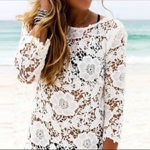 🎉 HOST PICK 🎉 NWOT Long sleeve lace tunic top